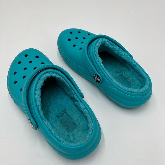 Toddler/kid child size 13 crocs blue lined/sherpa - Picture 2 of 6